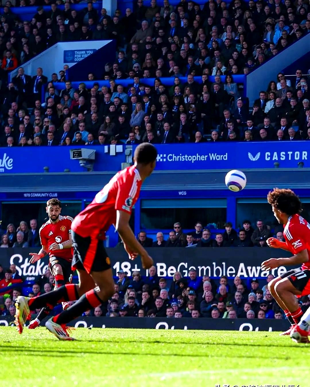 曼联主场作战,欲守住领先优势 曼联主场作战,欲守住领先优势